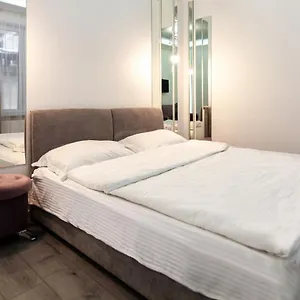 Leogrand On B Khmelnytskogo 27a Апартаменты